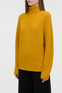 Wigman Knit Turtleneck Sweater in Golden Birch Cashmere
