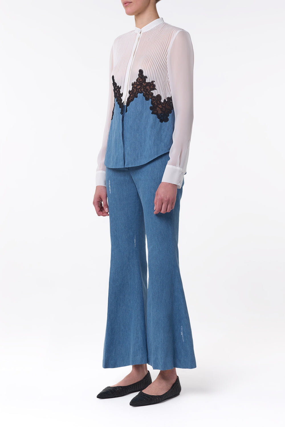 ライトブルーのリサイクルコットンリネンデニムのケティレーストップ