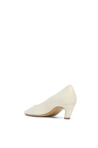 Peggy Pump in Ivory Nappa Leather