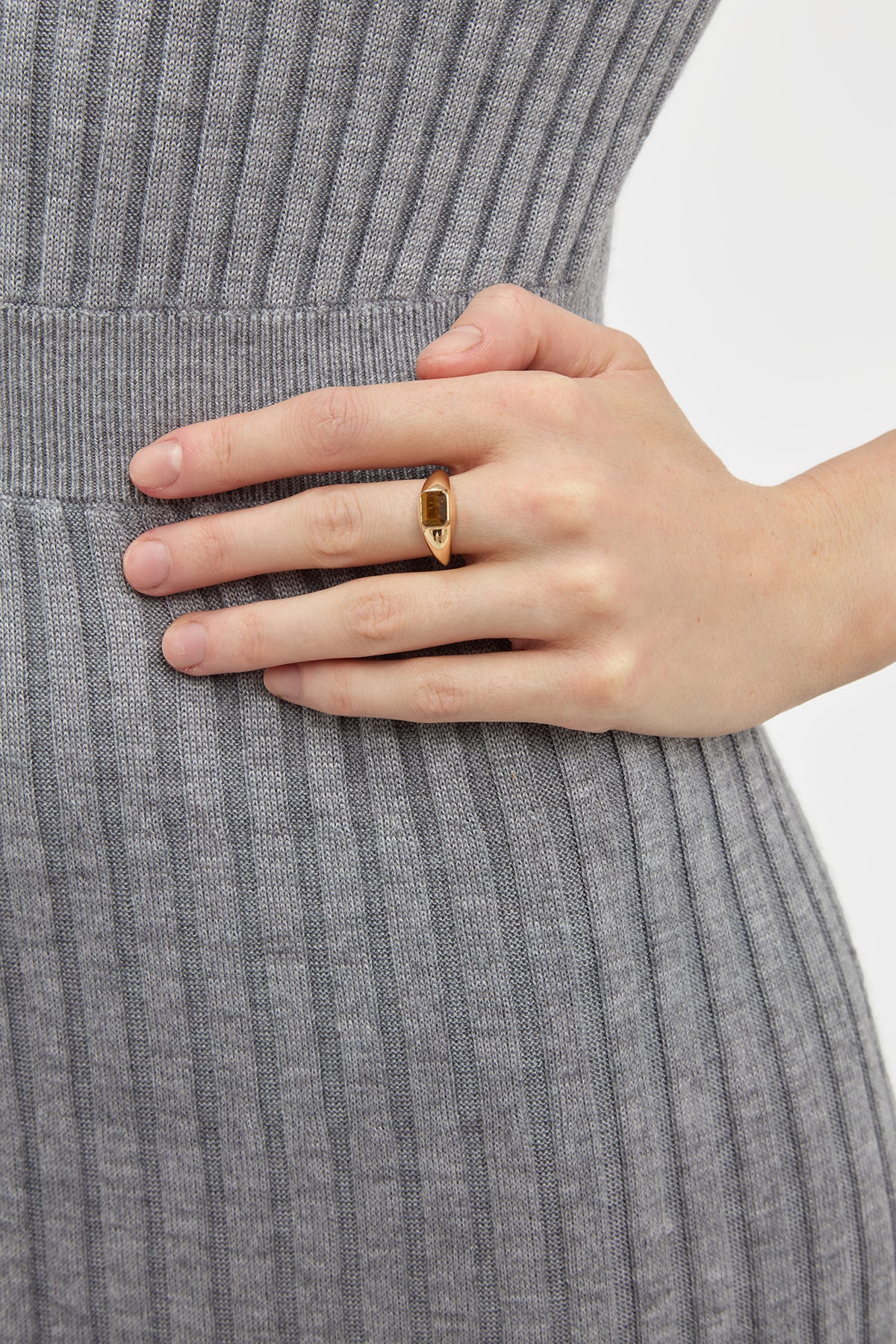 Small Ring in 18K Yellow Gold & Tiger's Eye Stone
