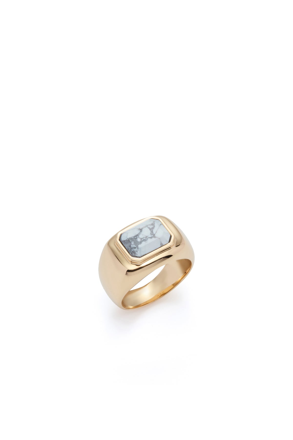 Large Ring in 18K Yellow Gold & Howlite Stone