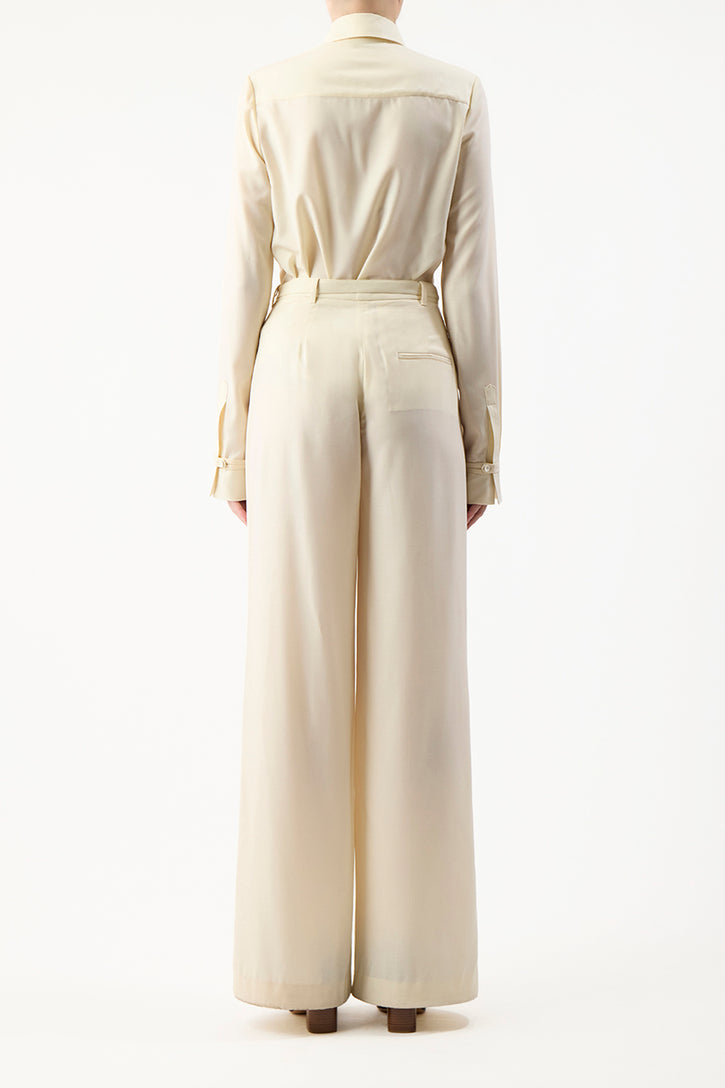 アイボリーの軽量カシミアのクルーズシャツ