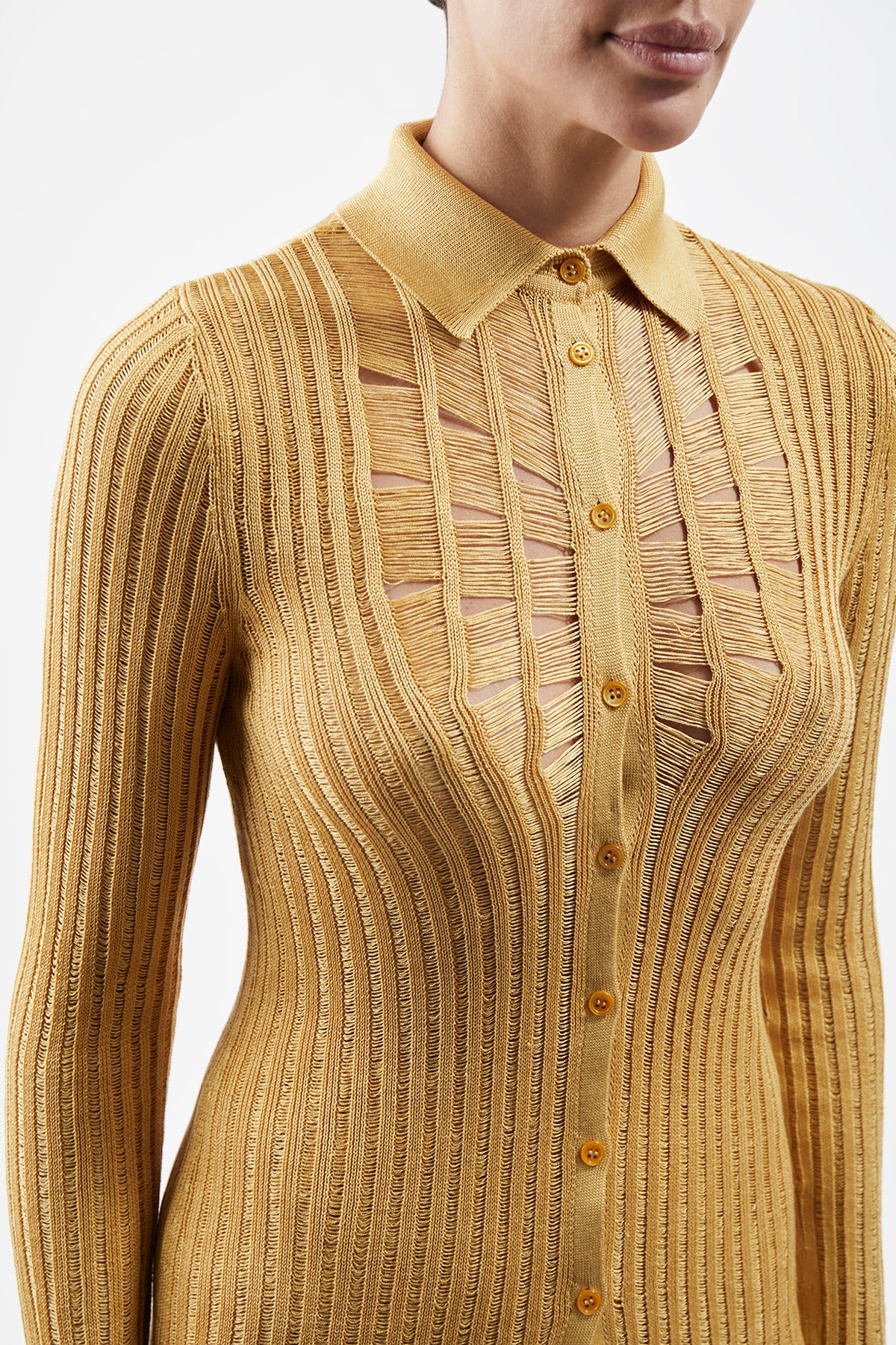 ゴールド シャッペ シルクの Aera ニット シャツ