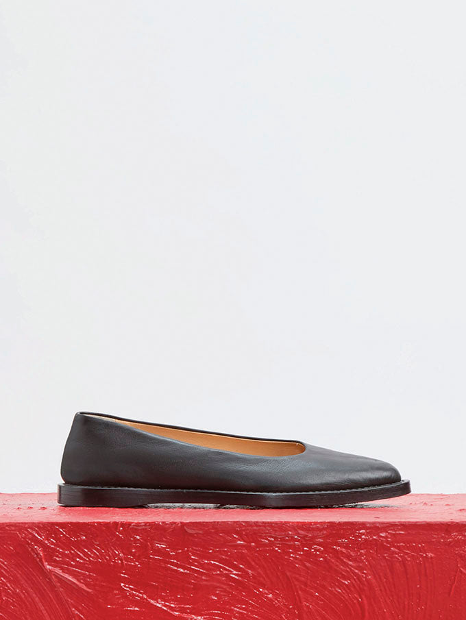 Kati Ballerina Flat Shoe in Black Leather
