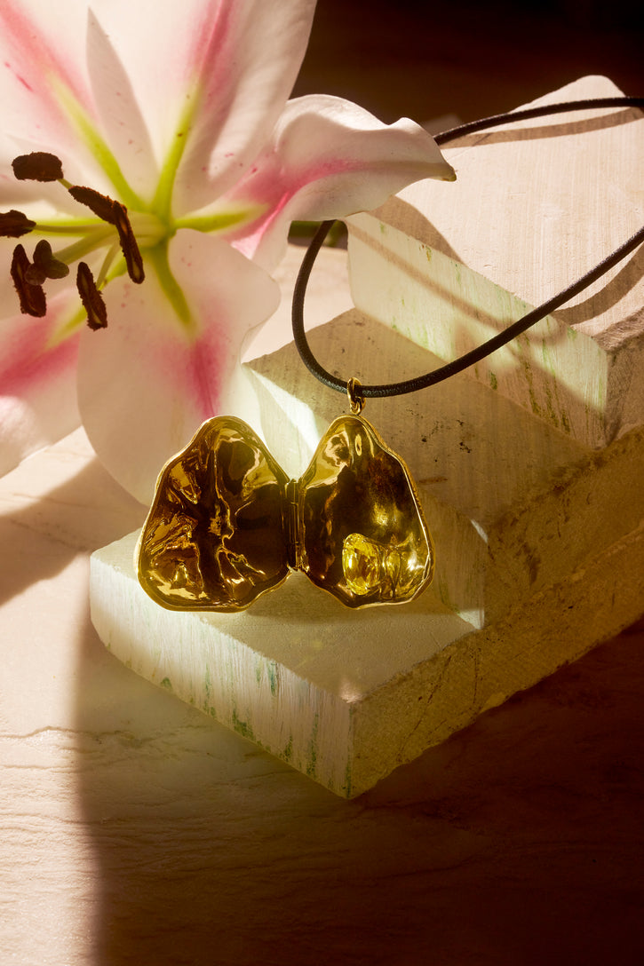 Locket in Rose Gold with Yellow Sapphire