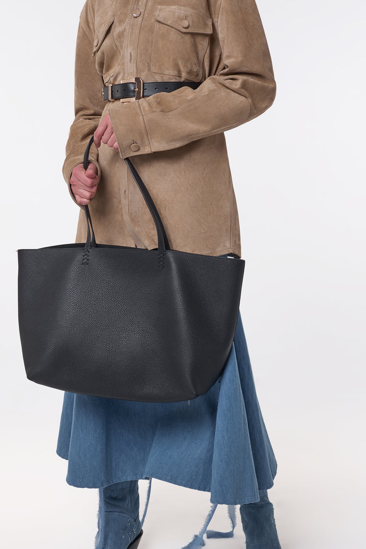 Avebury Tote Bag in Black Textured Leather