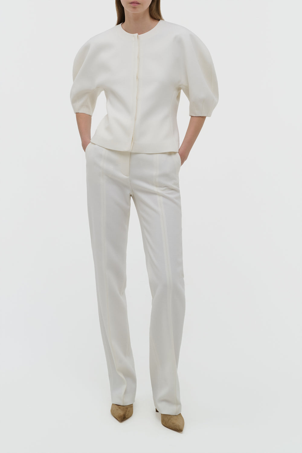 アイボリーリサイクルウールのウェイバリートップ