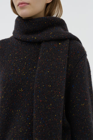 Charcoal Multi Speckled Aran Cashmere Fokestone Knit Scarf - On Model Detail | Gabriela Hearst