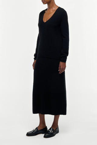 Black Cashmere Vesper V-Neck Sweater - Side Profile View | Gabriela Hearst