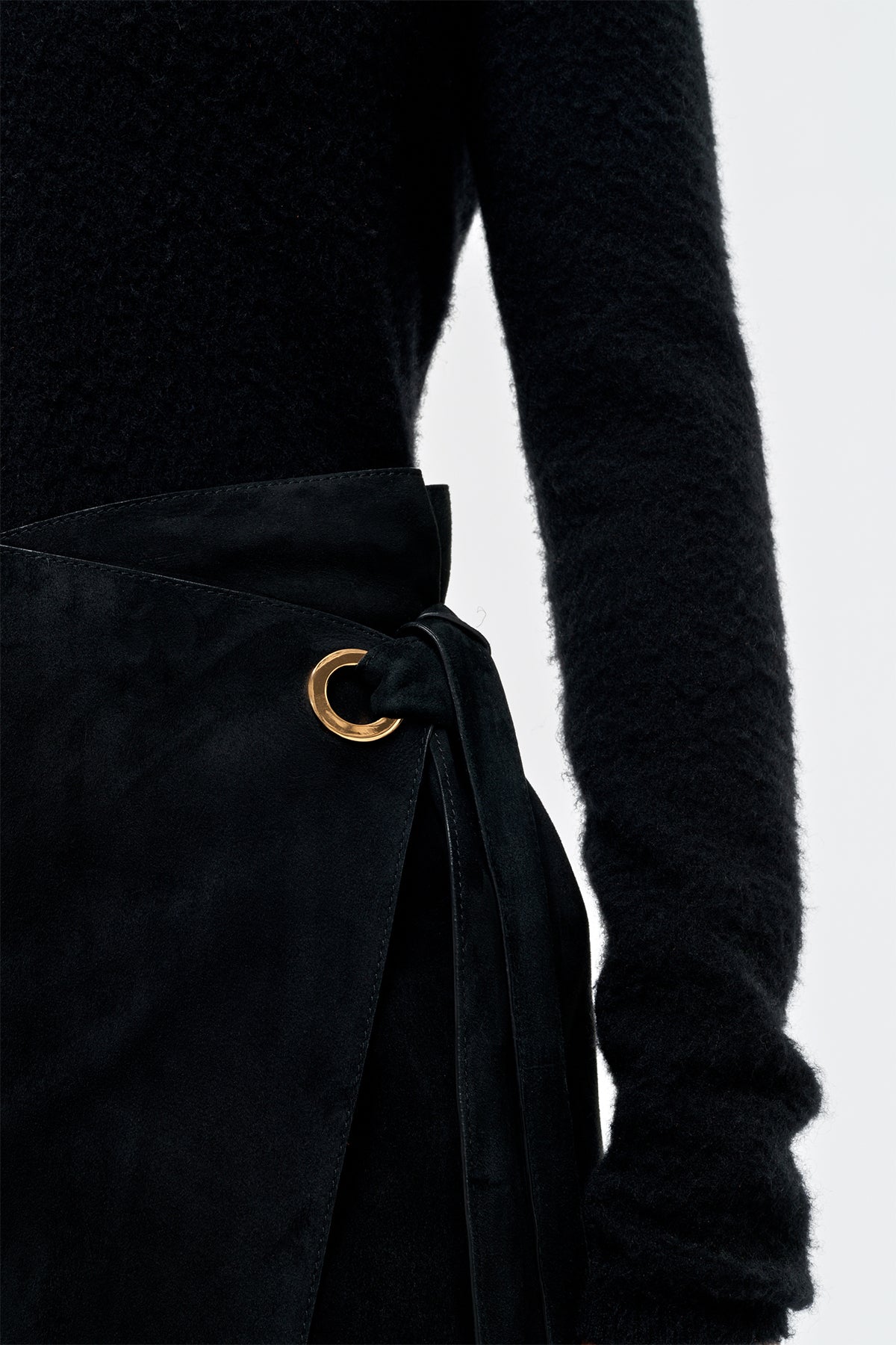 ブラックスエードのイダリアスカート