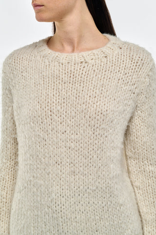 Ivory Welfat Cashmere Lawrence Knit Sweater - Close-Up Handknit Texture Detail On Model | Gabriela Hearst