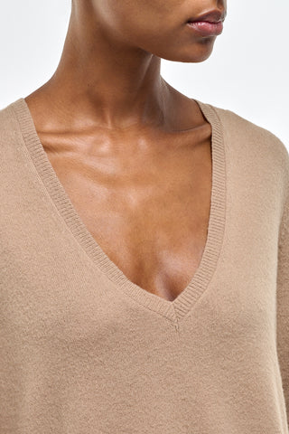 Camel Cashmere V-Neck Sweater Detail - V-Neckline Close-up | Gabriela Hearst