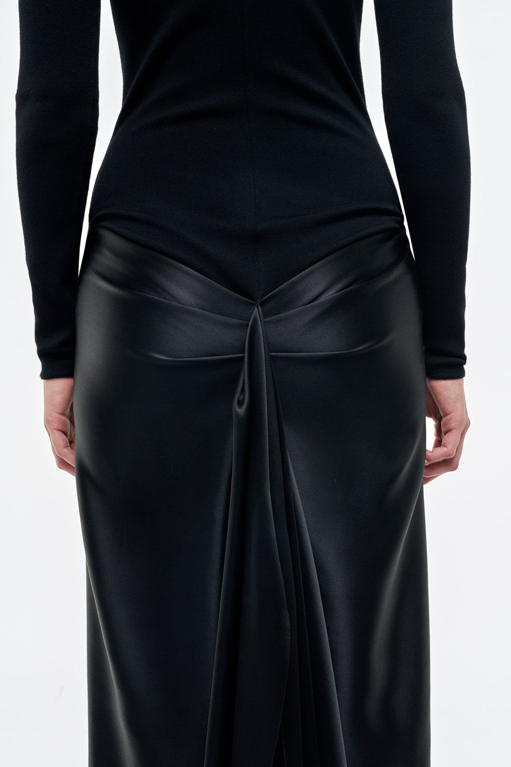 ジェサミー ブラックシルクドレス