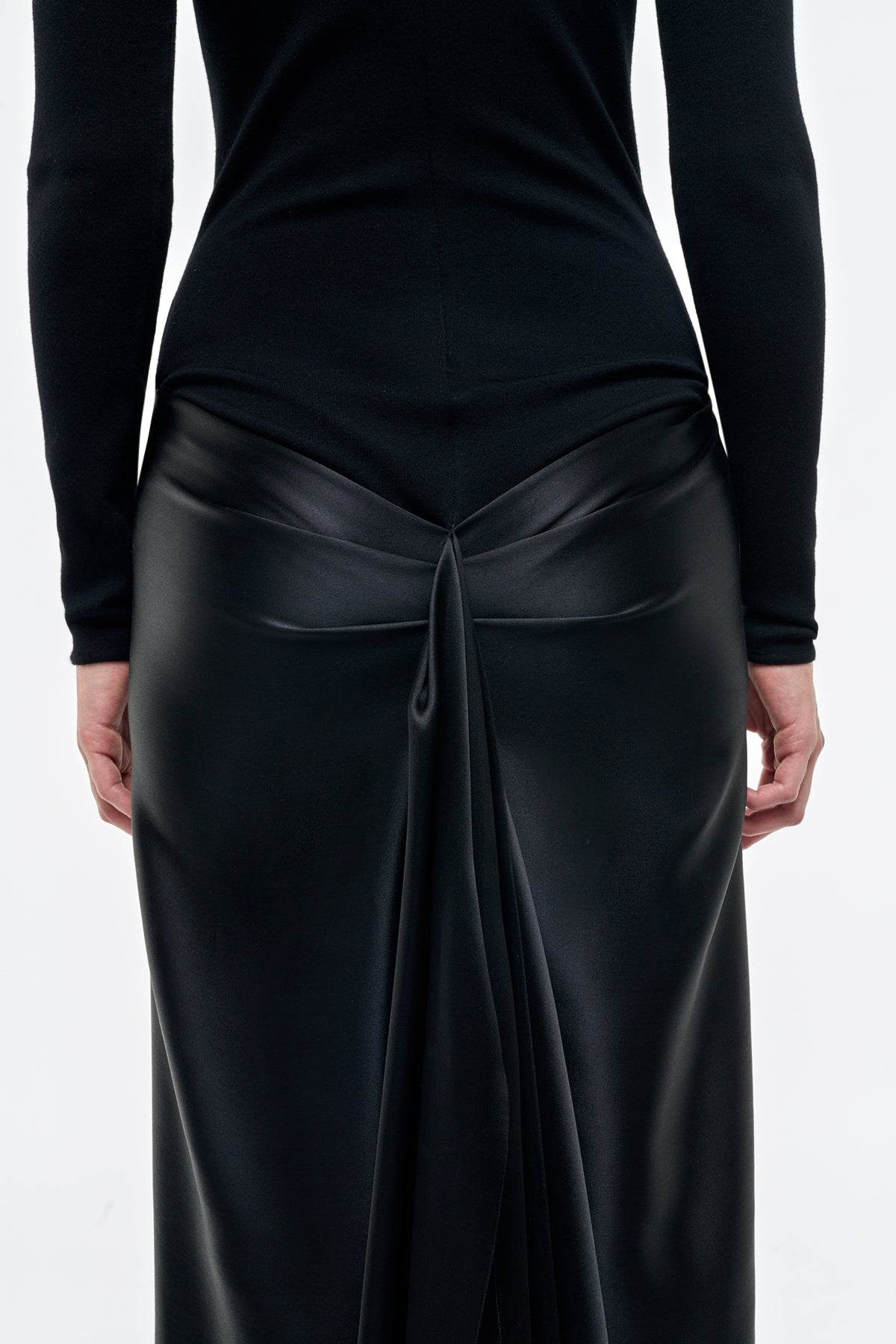 ジェサミー ブラックシルクドレス