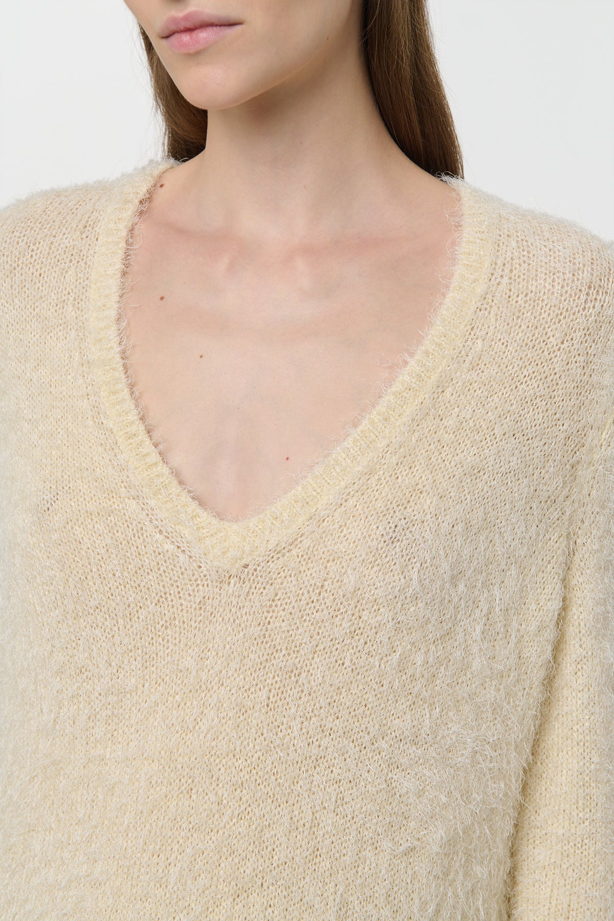Neoma Knit V-Neck Sweater in Off White Silk Cashmere