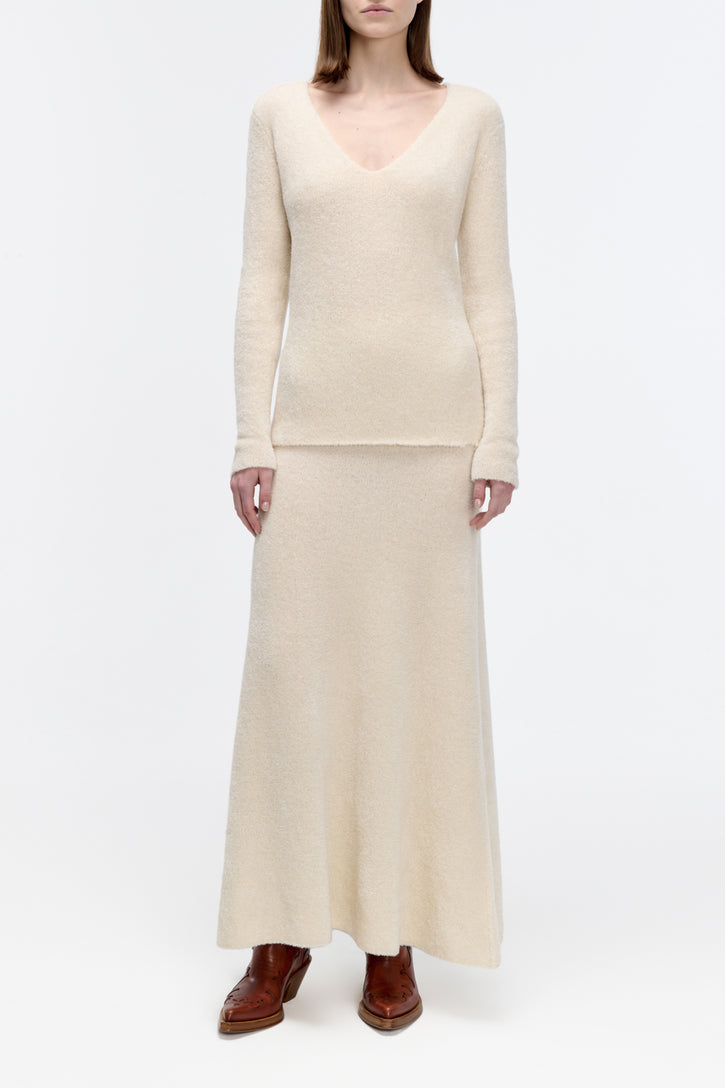 Ward Knit V-Neck Sweater in Ivory Silk