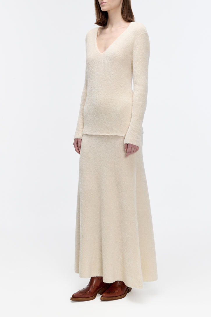 Ward Knit V-Neck Sweater in Ivory Silk