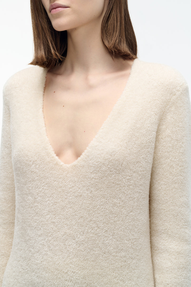 Ward Knit V-Neck Sweater in Ivory Silk