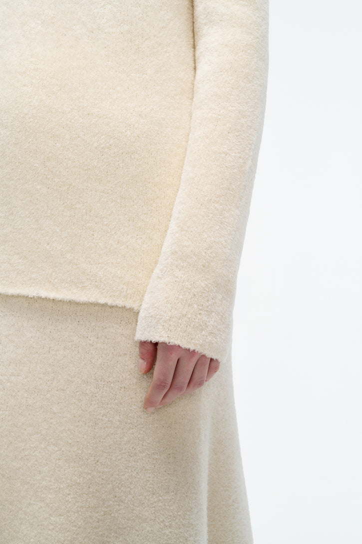 Ward Knit V-Neck Sweater in Ivory Silk