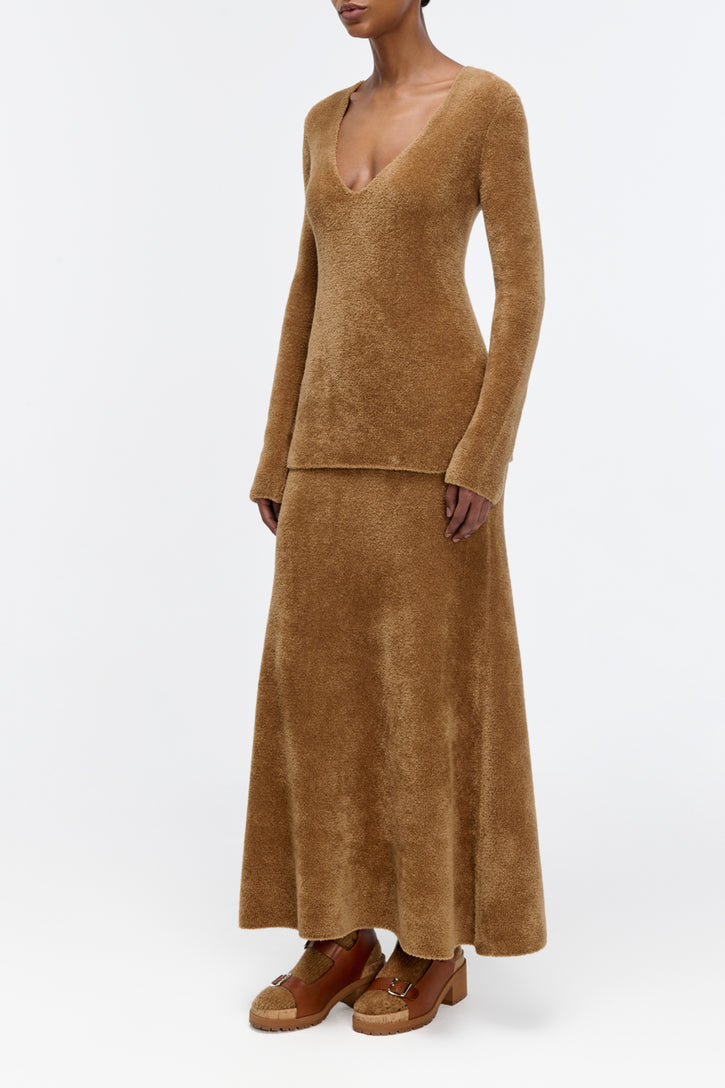 Ward Knit V-Neck Sweater in Mid Camel Silk