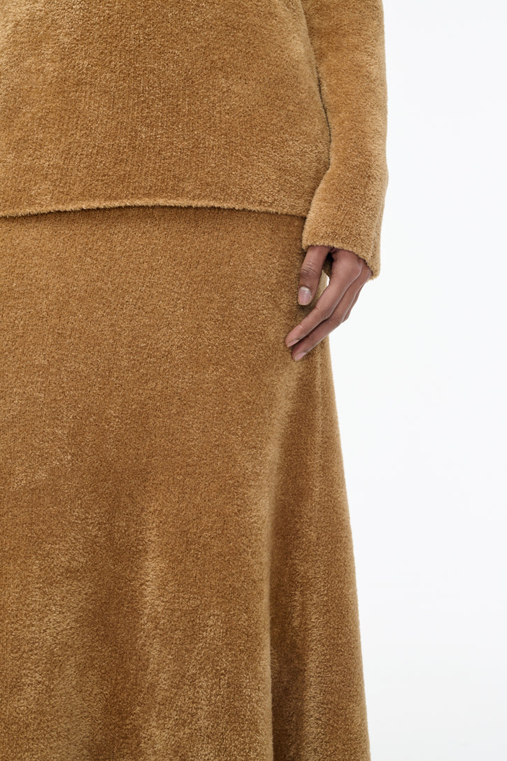 Ward Knit V-Neck Sweater in Mid Camel Silk