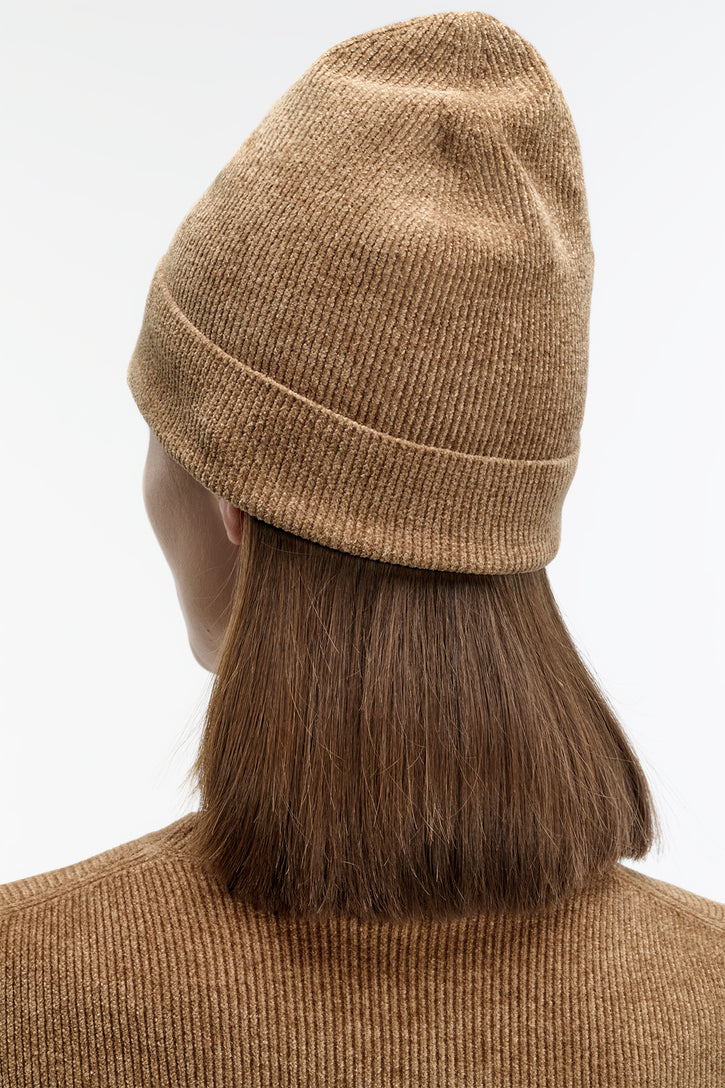 Spire Knit Beanie in Camel Silk