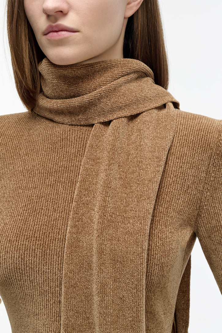 Solus Knit Scarf in Camel Silk