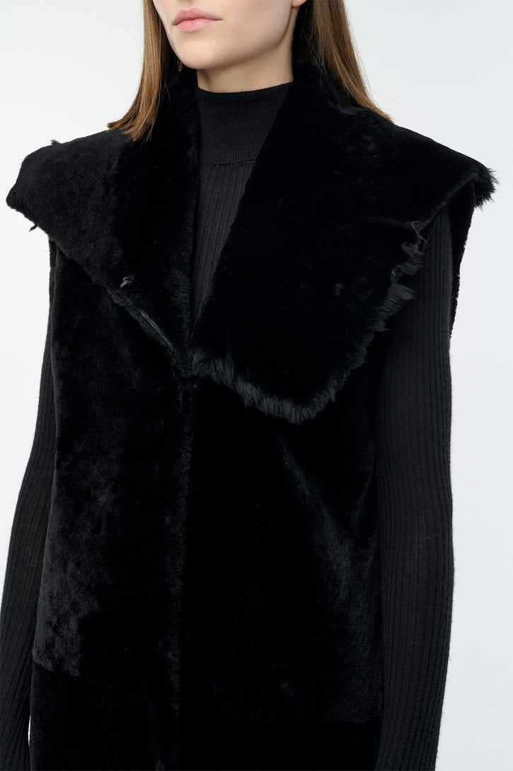 Smith Raw Cut Coat Liner in Black Shearling