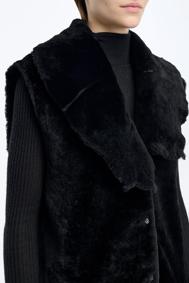 Diviner Raw Cut Jacket Liner in Black Shearling