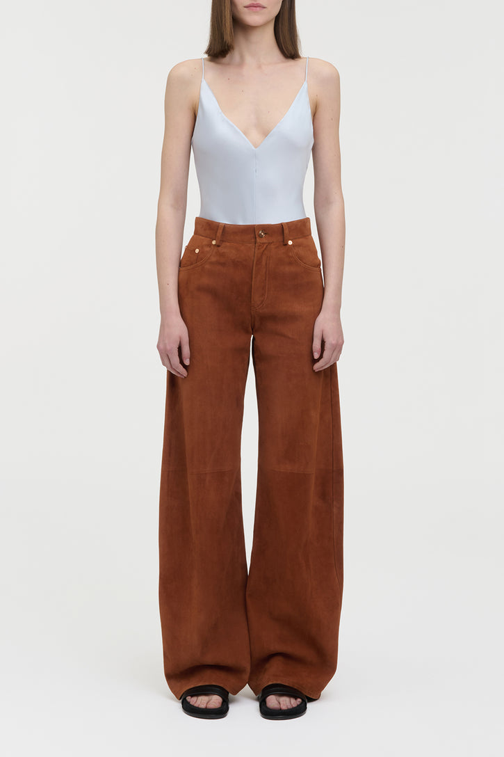 Amoret Barrel-leg Jean in Cognac Suede