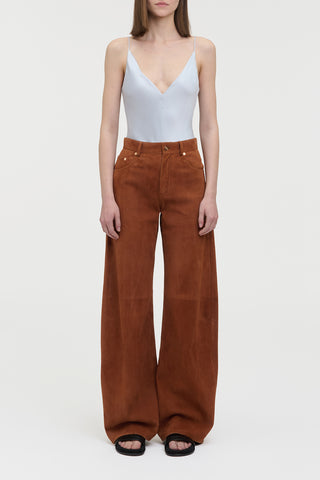 Amoret Barrel-leg Jean in Cognac Suede