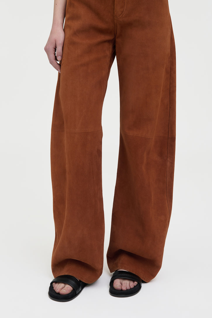 Amoret Barrel-leg Jean in Cognac Suede