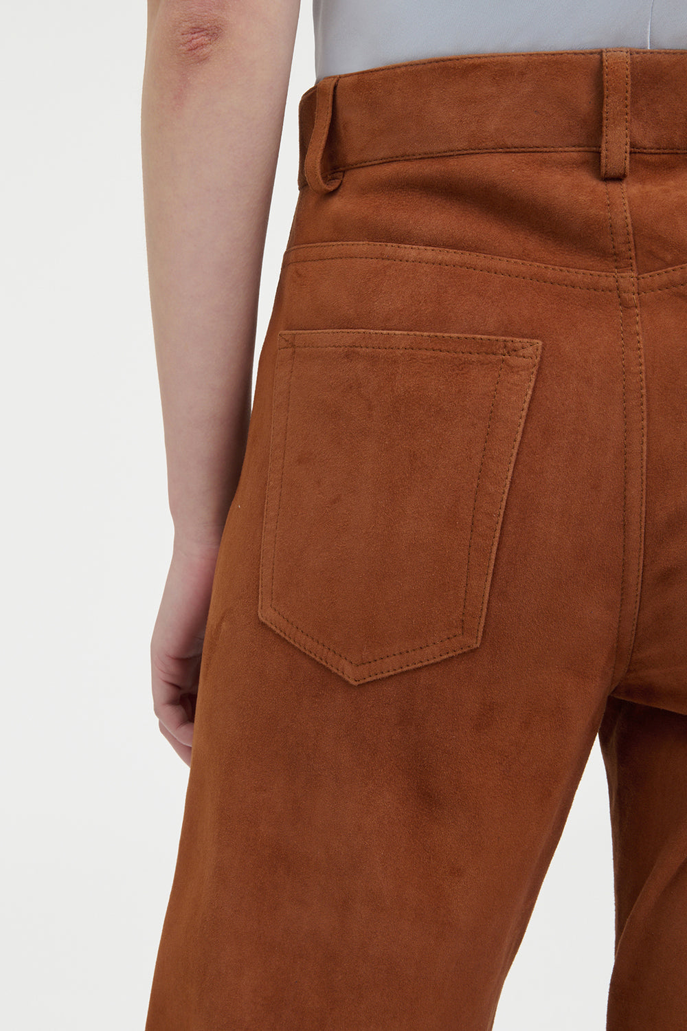 Amoret Barrel-leg Jean in Cognac Suede