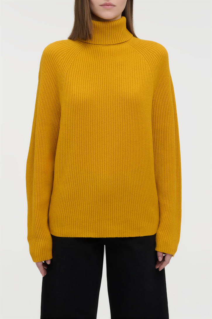 Wigman Knit Turtleneck Sweater in Golden Birch Cashmere