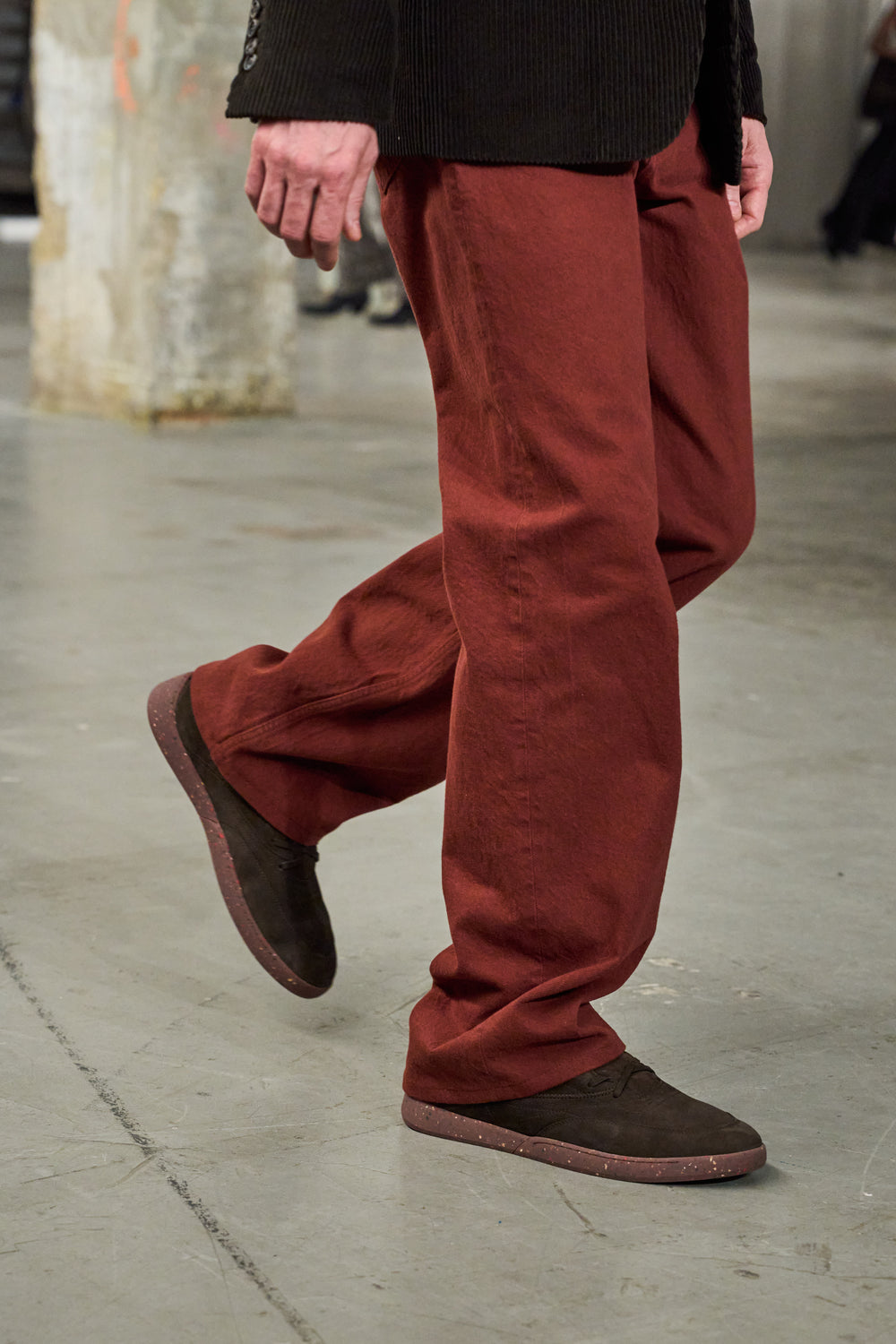 ダークチョコレートヌバックのオハイオ スリッポンスニーカー