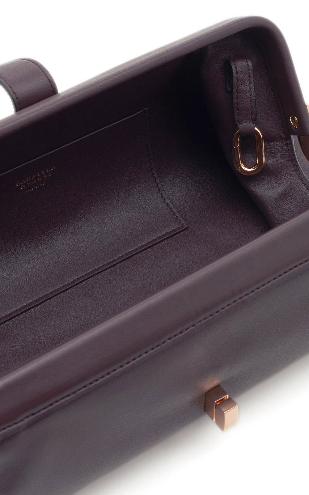 ボルドーナッパレザーのパオラクラッチ