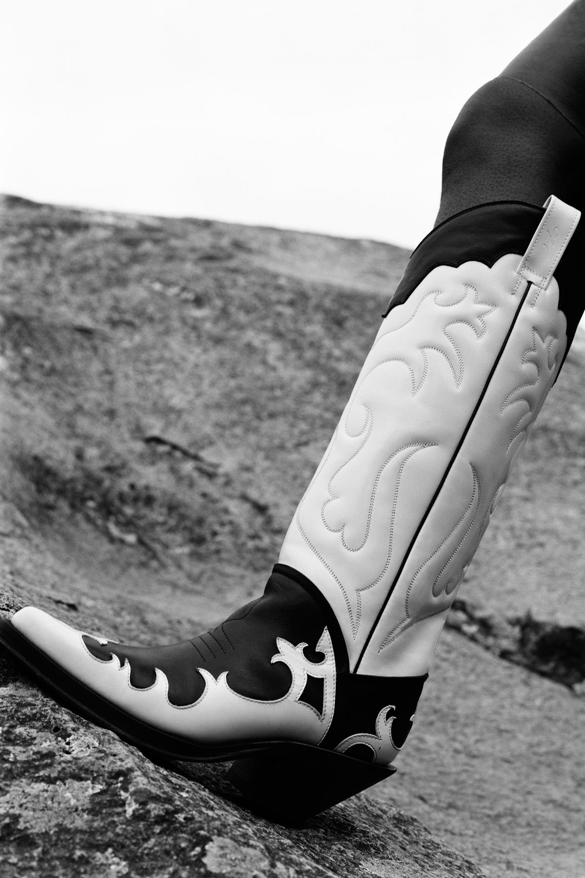 Cowboy boots black and white on sale