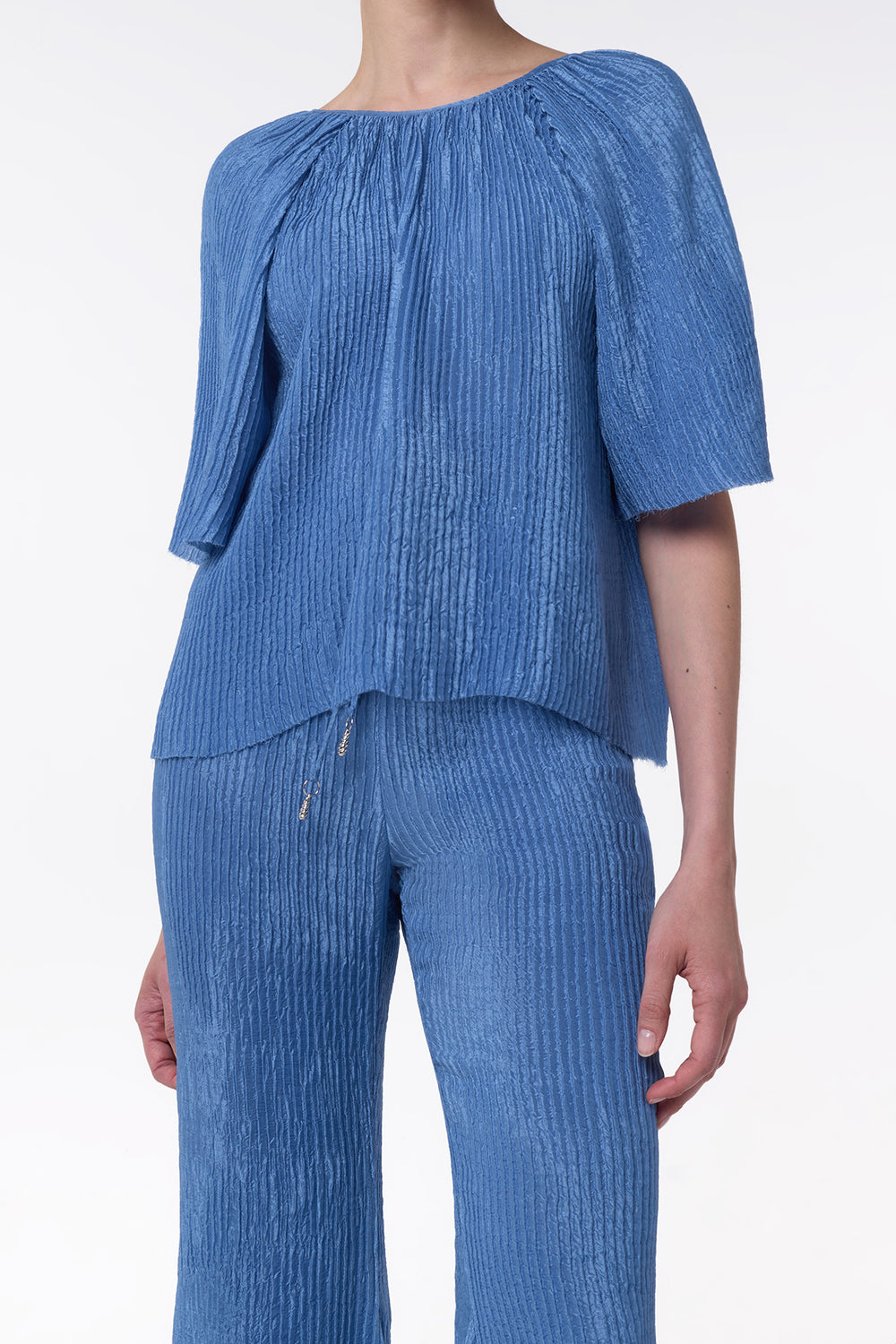 スカイプリーツシルクのヌーラトップ