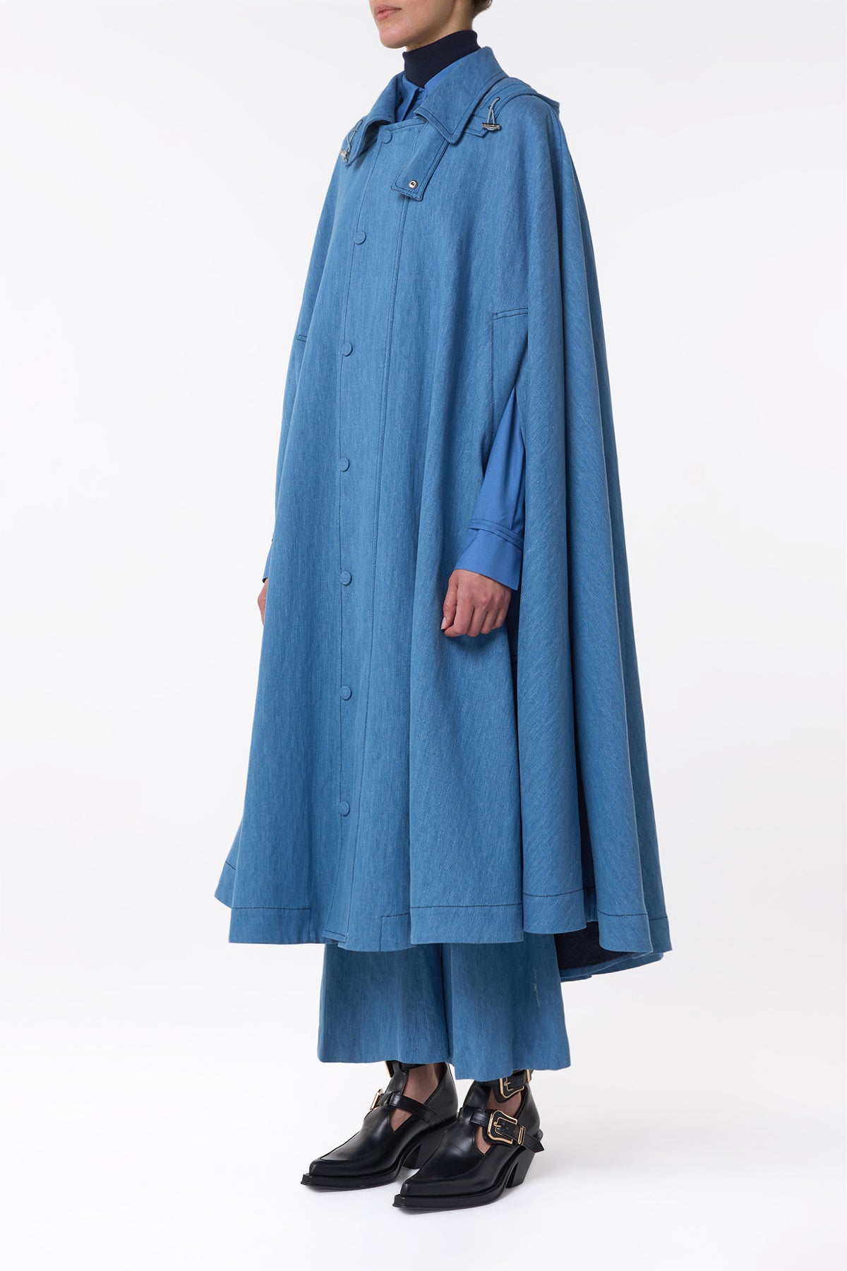 Sway Parker Cape in Light Blue Recycled Cotton Linen