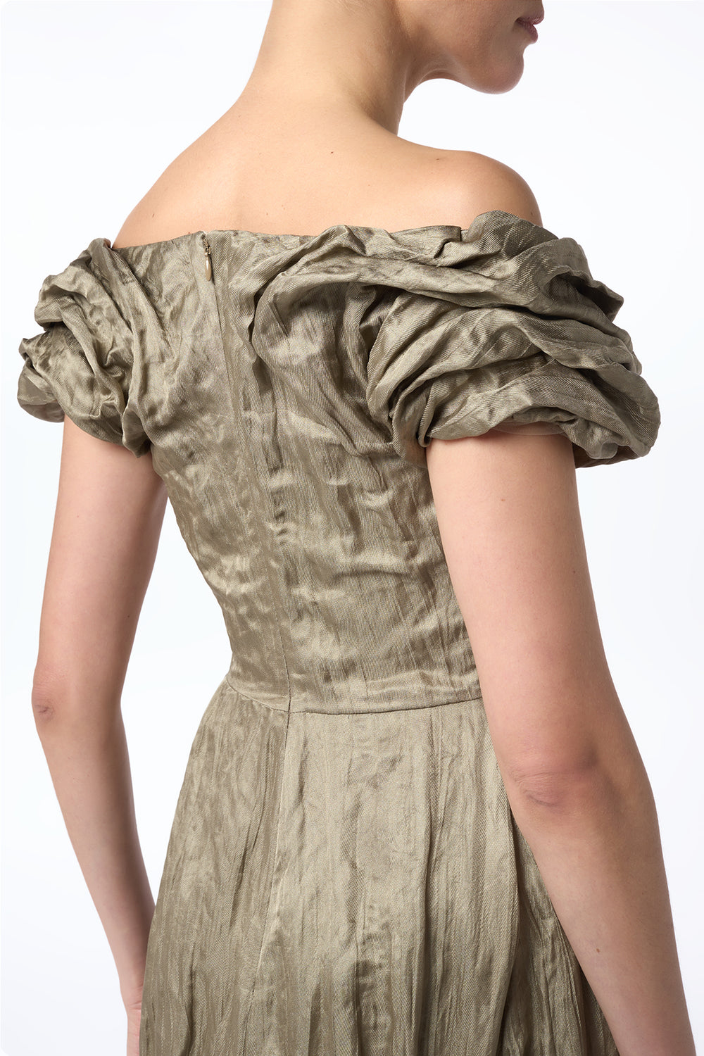 「GABRIELA HEARST」ウール&カシミヤ混 スカート Juniper Maxi Dress in Ivory Metallic Crinkled Silk