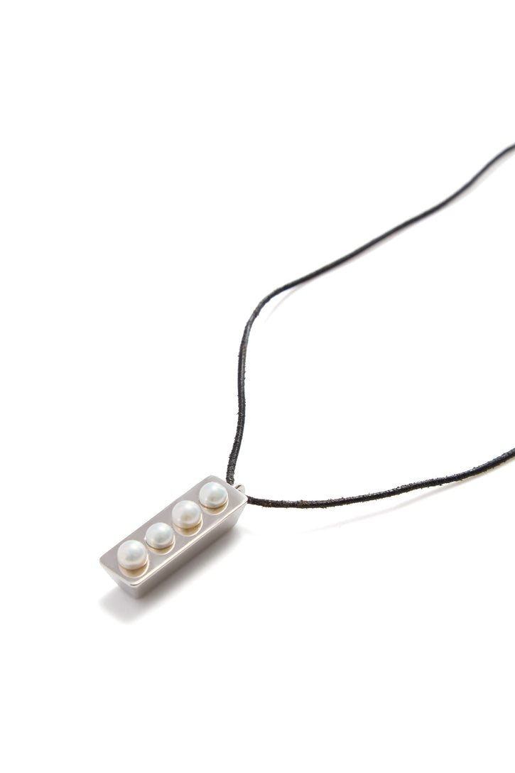 Bar Necklace in Platinum with Pearls