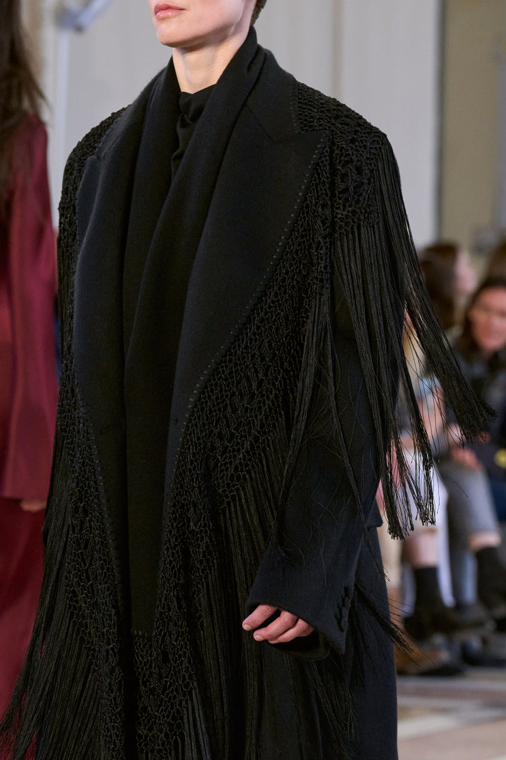 Egret Fringe Scarf in Black Double-face Recycled Cashmere & Silk Macrame
