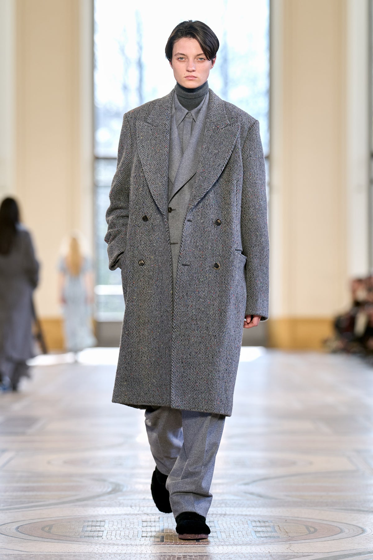 Mcaffrey Coat in Charcoal Multi Cashmere Wool Herringbone