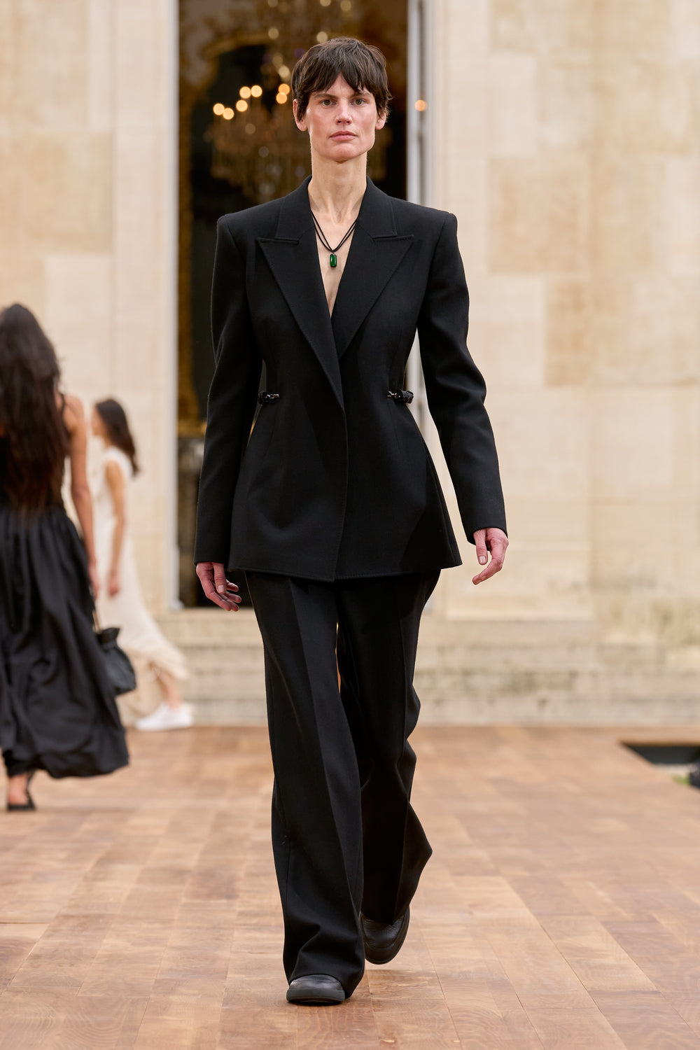 Epona Chain Blazer in Black Recycled Virgin Wool – Gabriela
