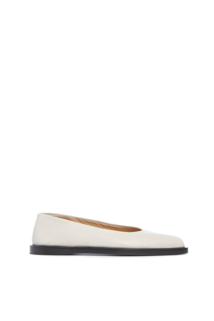 Kati Ballerina Flat Shoe in Cream Leather