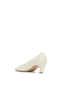 Peggy Pump in Cream Nappa Leather