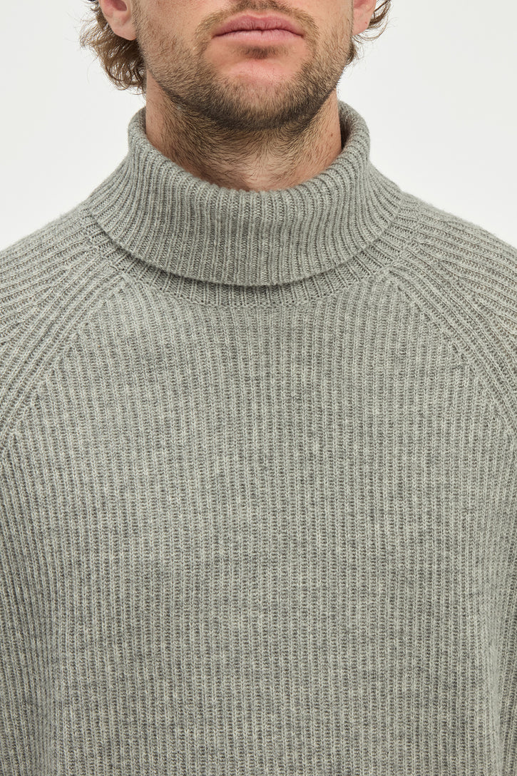 Wigman Knit Turtleneck Sweater in Heather Grey Cashmere