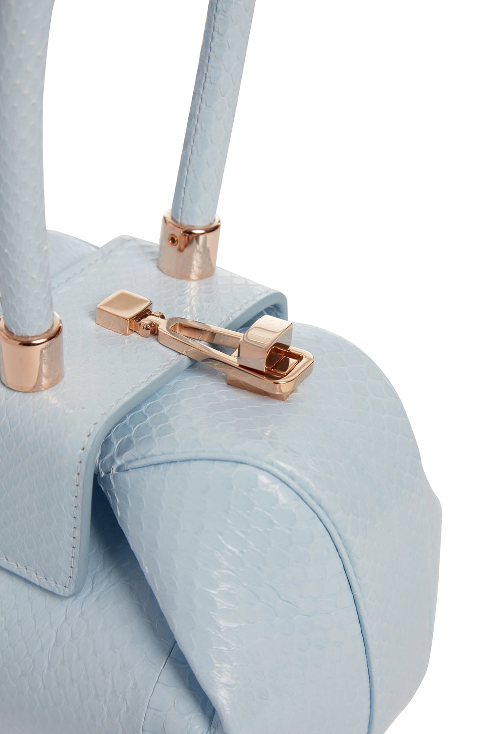 ライトブルーのスネークスキンのデミバッグ