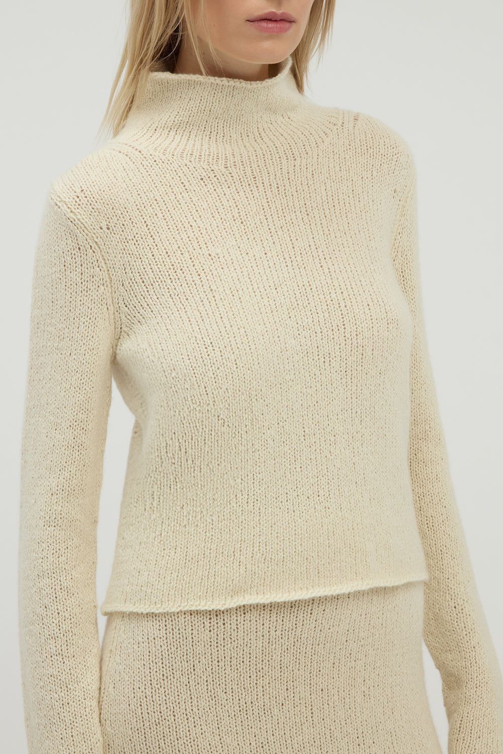 Daina Cropped Knit Turtleneck in Ivory Cashmere