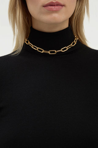 18K Yellow Gold Chain Link Choker - On Model Close-up | Gabriela Hearst